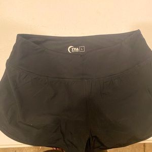 Black Large Zyia shorts